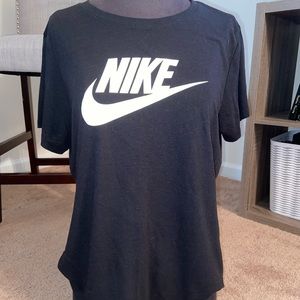 Black women’s Nike t-shirt size XL lightweight